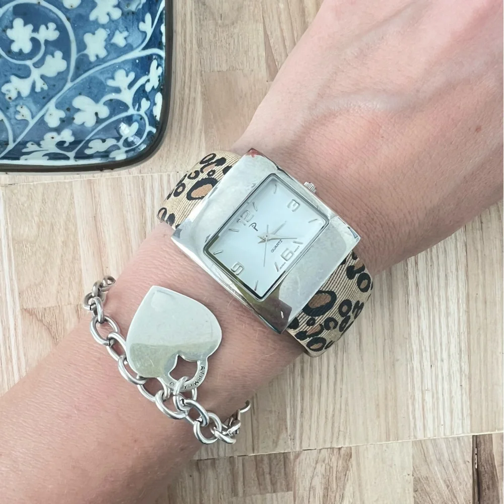 Ladies silver tone cheetah print hinged cuff bracelet watch NEW BATTERY